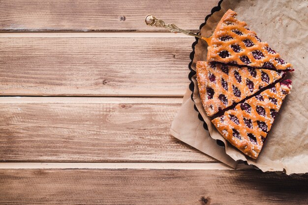 Пирог на столе